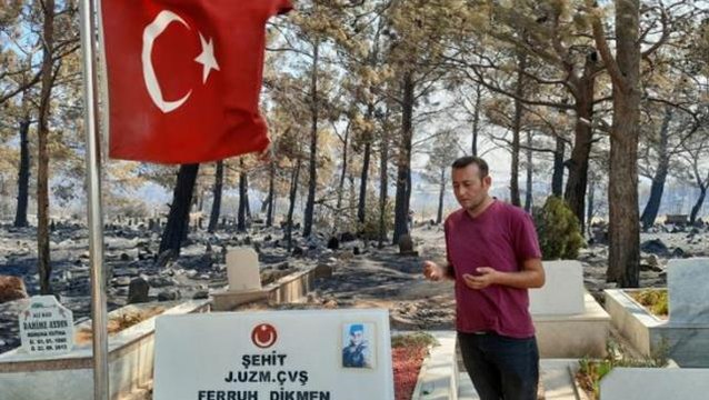 Mersin'deki orman yangınında zarar gören mezarlıkta şehit kabri ve Türk bayrağı yanmadı
