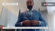 Follia del consigliere no vax Davide Barillari, pistola al braccio: “Vaccino è come roulette russa”