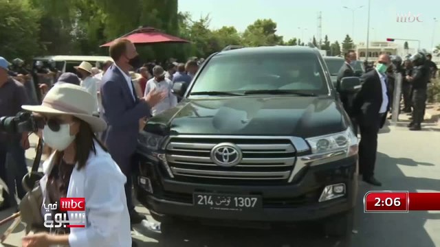 رشق موكب الغنوشي بالحجارة أمام البرلمان التونسي