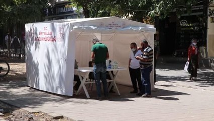 Sağlık ekipleri toplumsal bağışıklığı artırmak için gece gündüz aşı hizmeti veriyor