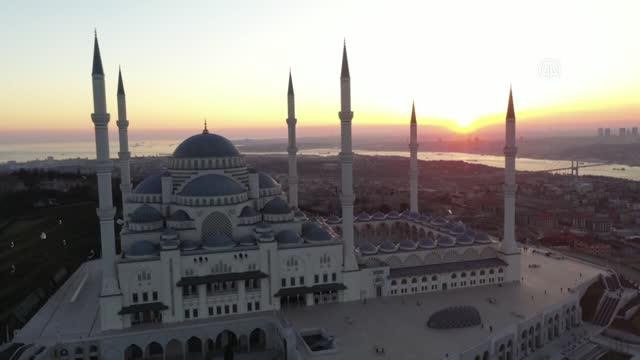 Cumhurbaşkanı Erdoğan, cuma namazını Büyük Çamlıca Camisi'nde kıldı