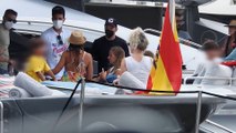 Leo Messi y Luis Suárez apuran sus vacaciones en Ibiza