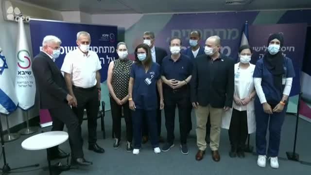 Israel vacuna con la tercera dosis a los mayores de 60 años