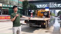 11 thanh niên giải cứu 3 nạn nhân mắc kẹt trong chiếc xe bị ngập