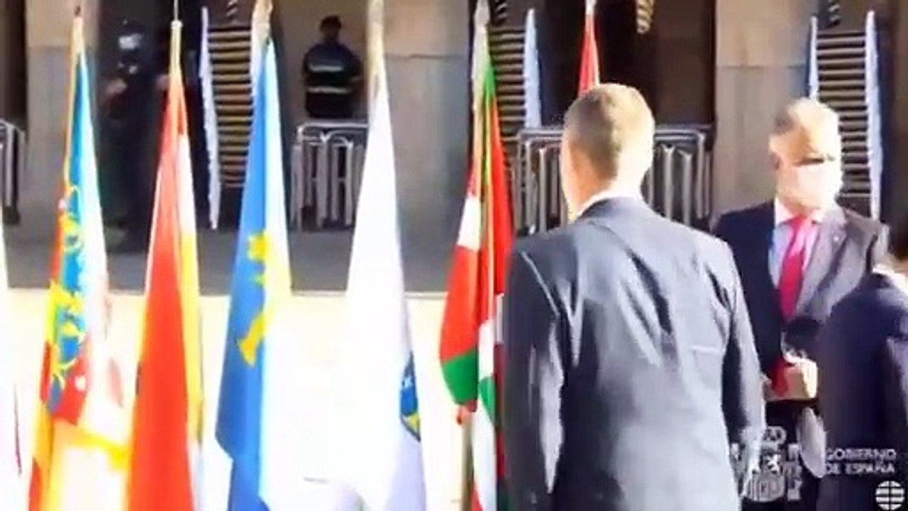 Así reciben a Pedro Sánchez en la Plaza Mayor de Salamanca