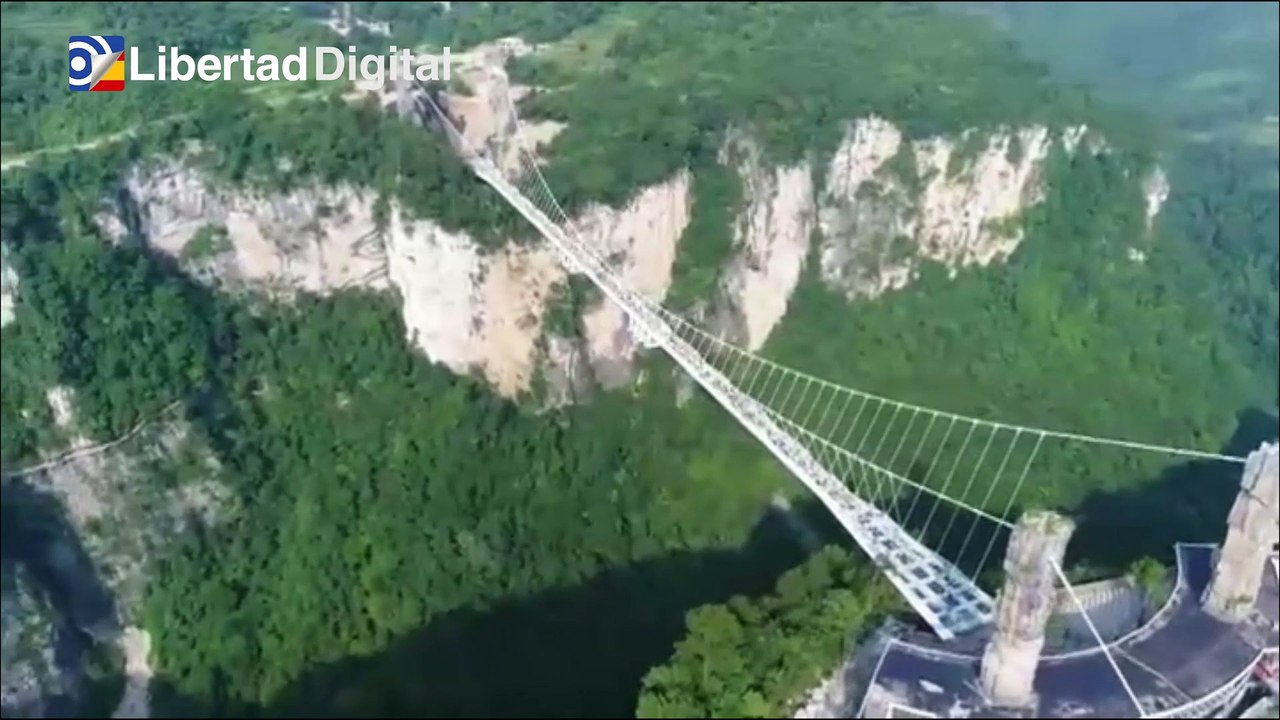 Así es saltar desde el puente colgante más alto del mundo