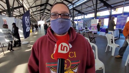 Dezenas de pessoas participam do Feirão de Emprego