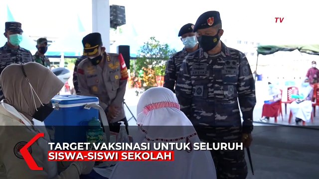 Potret Serbuan Vaksinasi Massal TNI AL di Bawean dan Anak-anak Sekolah