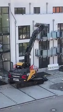 Un entrepreneur détruit les balcons d'un immeuble suite à des impayés (Allemagne)
