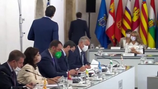 Moreno ve decepcionante la Conferencia y reprocha a Sánchez que trate mejor a Cataluña y Euskadi
