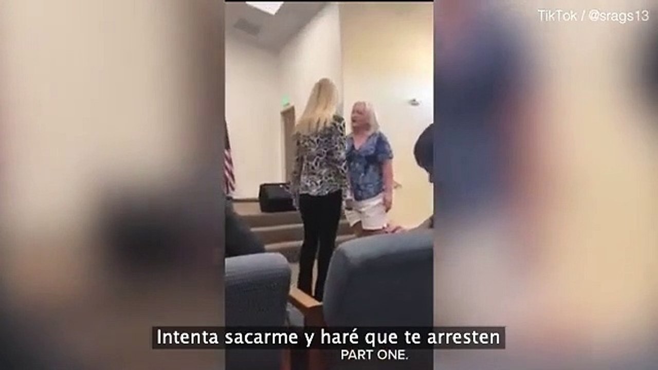 Suegra enojada irrumpe la boda de su hijo porque la novio nombró algunos defectos del hombre