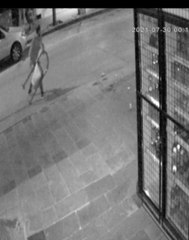 ÇÖP KOVASINA SALDIRDIĞI ANLAR KAMERADA