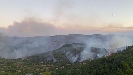 Akseki ilçesindeki yangına müdahale ediliyor
