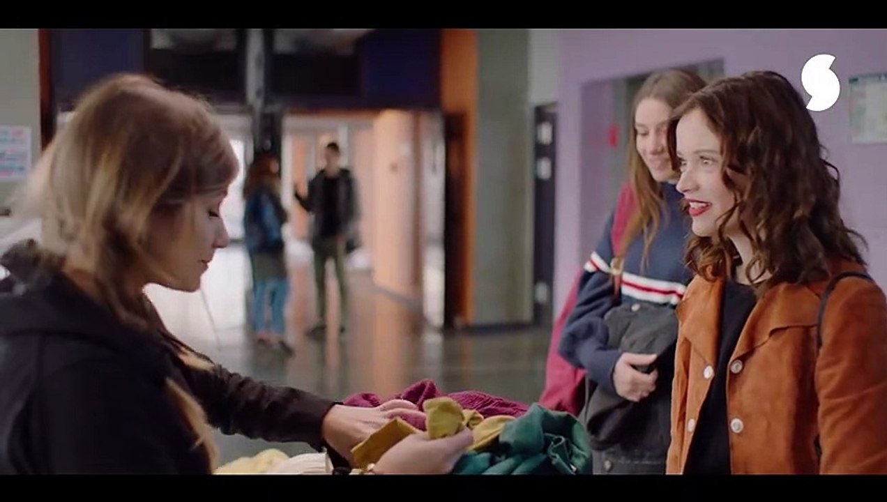 SKAM FRANCE EP.5 S2  Mardi 8h45 - Vente aux enchères