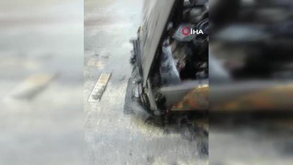 Seyir halindeki otomobilin motor kısmı alev aldı