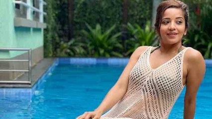 स्वीमिंगपूल के किनारे ट्रांसपेरेंट ड्रेस में मोनालिसा दिखाईं Bold अदाएं,फोटोज देखकर हो जाएंगे दीवाने