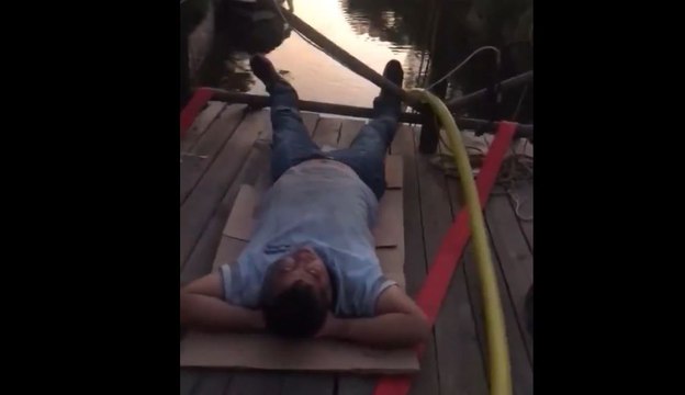 Marmaris Belediyesi, sokakta uyuyan yangın ekibinin görüntülerini paylaştı: Marmaris'in isimsiz kahramanları, hepinize minnettarız