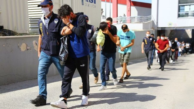 Sahte ilanlarla 500 kişi dolandırdılar