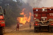 Manavgat'ta orman yangını devam ediyor: Metrelerce yükselen alevler böyle görüntülendi