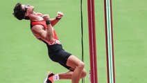Milli atlet Ersu Şaşma, Tokyo Olimpiyatları'nda sırıkla atlamada finale kalan ilk Türk atlet oldu