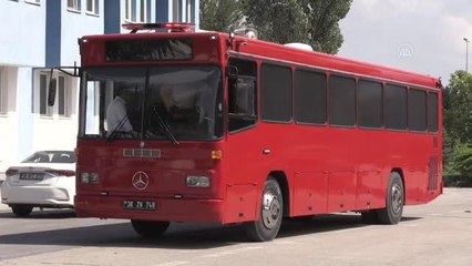 Hurda otobüs, doğal afet ekipleri için "seyyar otele" dönüştürüldü