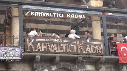 Terörün yerini huzura bıraktığı Diyarbakır'da tarihi mekanlar dolup taştı