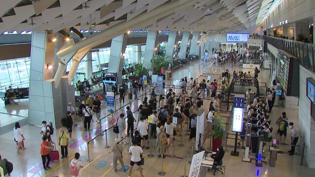4차 대유행 속 붐비는 공항...7월 국내선 승객 작년보다 17% 늘어 / YTN