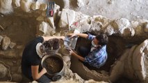 BALIKESİR - Antandros Antik Kenti'nde 2 bin 400 yıllık pitos mezar bulundu