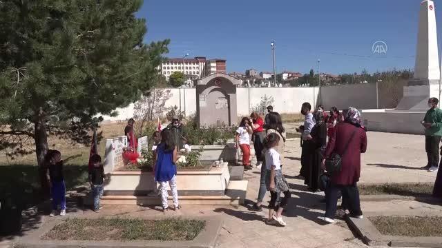 Teröristlerin katlettiği şehit Bedirhan bebek ve annesi anıldı