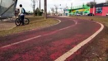 Colisão entre ciclistas na Avenida Tancredo Neves deixa mulher de 39 anos ferida
