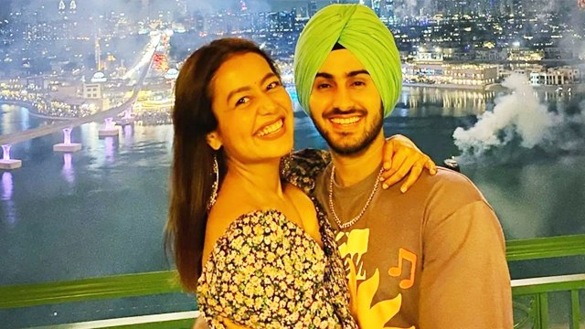 Neha Kakkar ने गुस्से में पति Rohanpreet को मारी चाटा, वीडियो हो रहा है वायरल