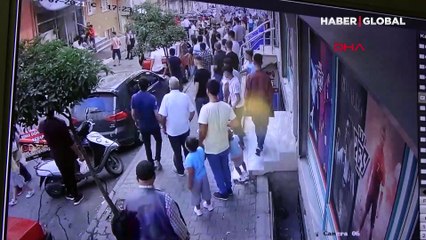 Sultangazi'de korsan taksi durağını ateşe verdiler