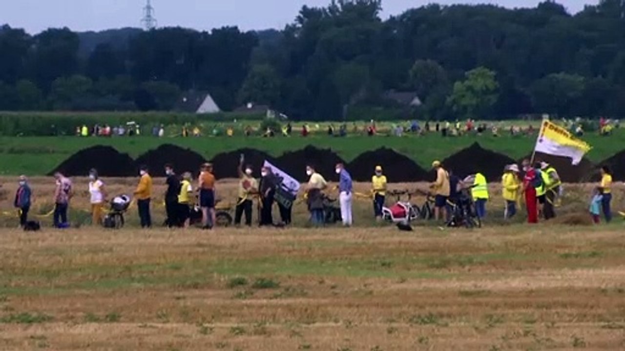 Menschenkette gegen Kohle: Protest bei Garzweiler