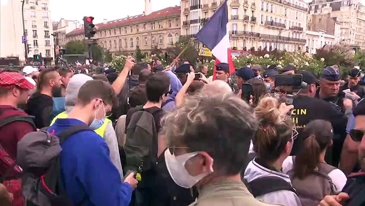 Γαλλία: Επεισόδια αστυνομίας-υγειονομικών σε πορεία