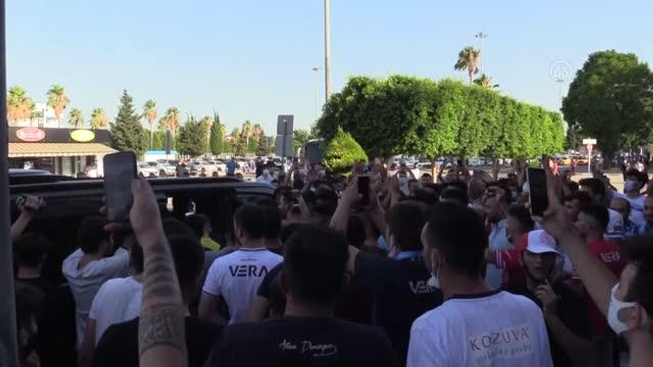 Son dakika haberi! Adana Demirspor'da yeni transfer Mario Balotelli, Adana'ya geldi