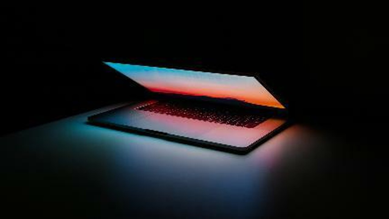Laptop Merah Putih Harganya 10 Juta dan Cuma Punya Hard Disk 32 GB?