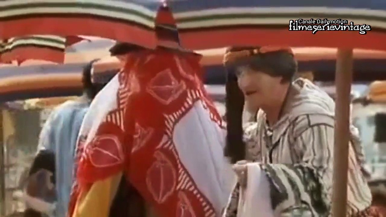 RIMINI RIMINI UN ANNO DOPO - Episodio Vù Cumprà LORY DEL SANTO e GIANFRANCO D'ANGELO  /