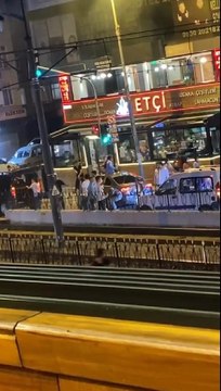 SULTANGAZİ'DE ASKER KONVOYU YOLU KAPATTI