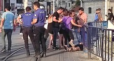 Taksim Meydanı’nda kadınlar birbirine girdi