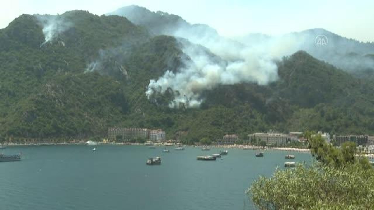Son dakika haberi! Marmaris İçmeler mevkiinde orman yangınına helikopterlerle müdahale ediliyor