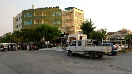 Yangından etkilenenlere su taşırken, fenalaşıp hayatını kaybetti