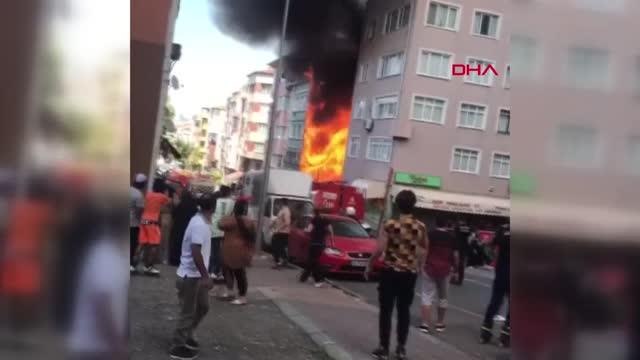 Son dakika gündem: FATİH ZEYREK'TE HURDA DEPOSUNDA YANGIN