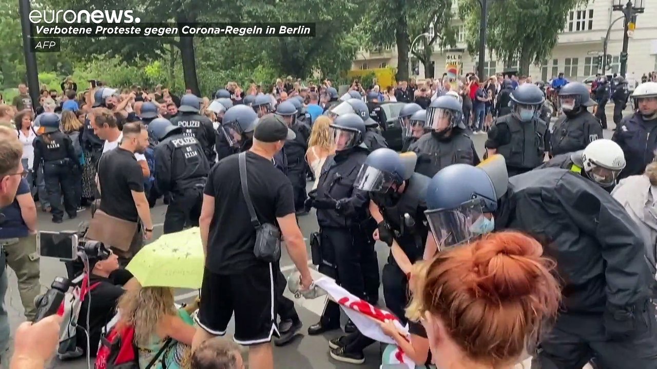 'Diktatur' in Berlin? Polizei gegen Querdenker, die trotz Verbot protestieren