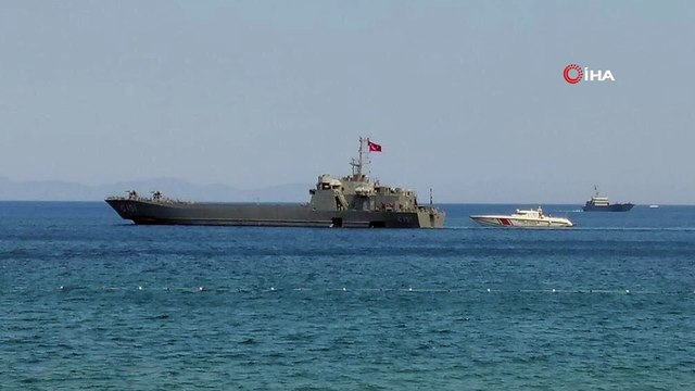 MSB: 'Marmaris'teki vatandaşlarımızı yangın bölgesinden tahliye için 2 çıkarma gemimiz bölgeye sevk edildi'