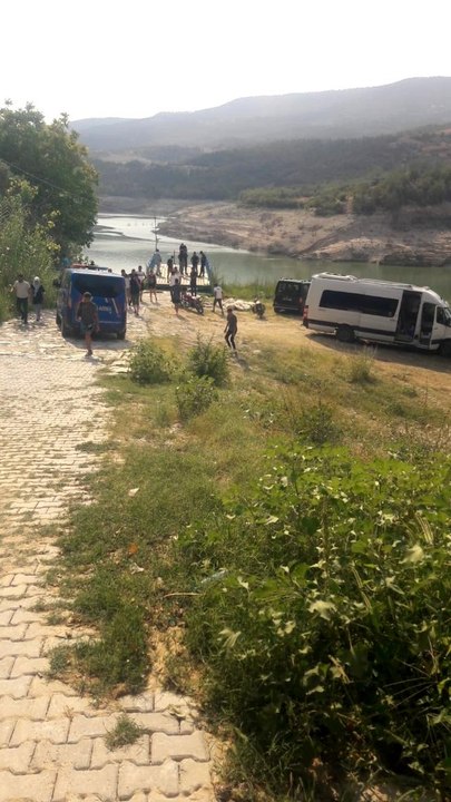Serinlemek için girdiği baraj gölünde kayboldu