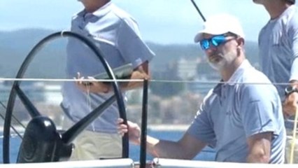 Felipe VI se embarca en el "Aifos" para preparar la Copa del Rey de vela