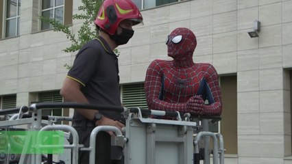 Spider-man day: Mattia, dopo l'incontro con il Papa, torna in corsia dai bambini