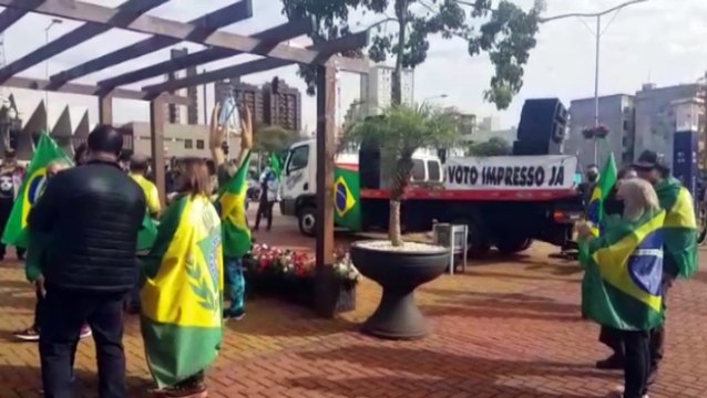 Apoiadores de Bolsonaro fazem manifestações em defesa do voto impresso