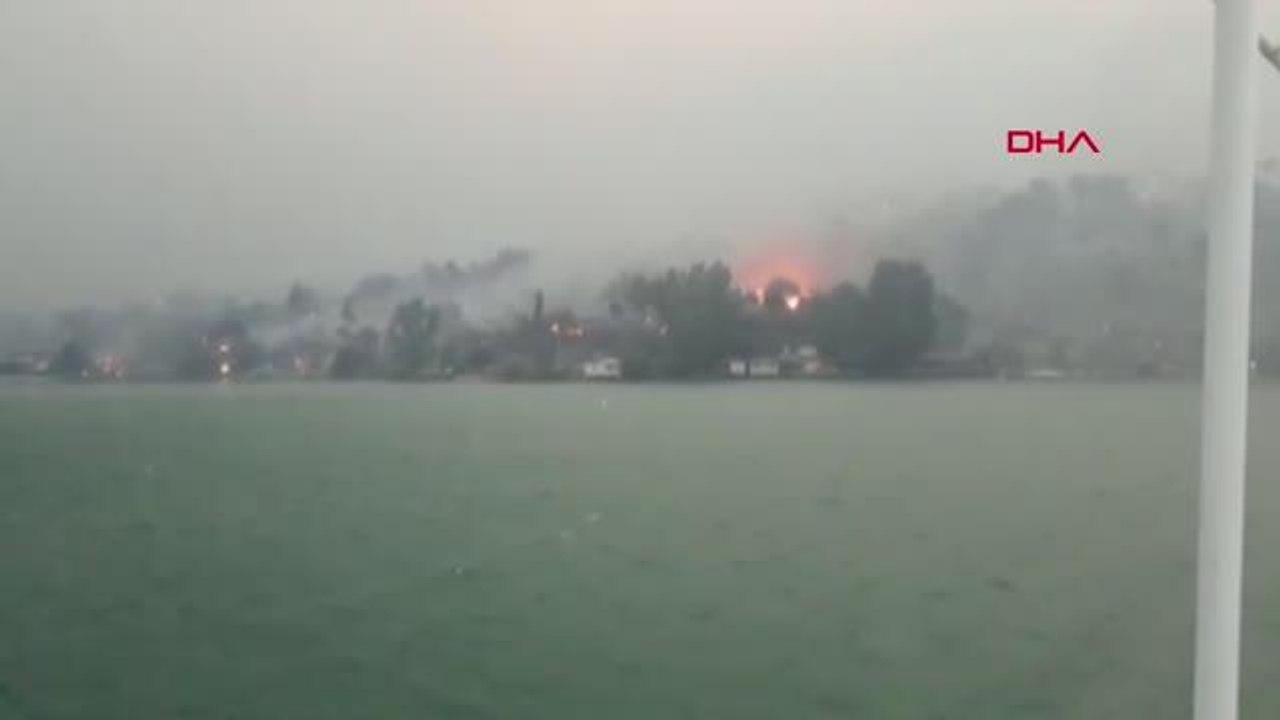 Son dakika haber! YANGINDAN KAÇARKEN TEKNEYLE AÇILDIKLARI GÖLDE 6 SAAT KURTARILMAYI BEKLEDİLER