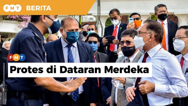 Laungan Hidup Rakyat , dan Daulat Tuanku bergema di Dataran Merdeka